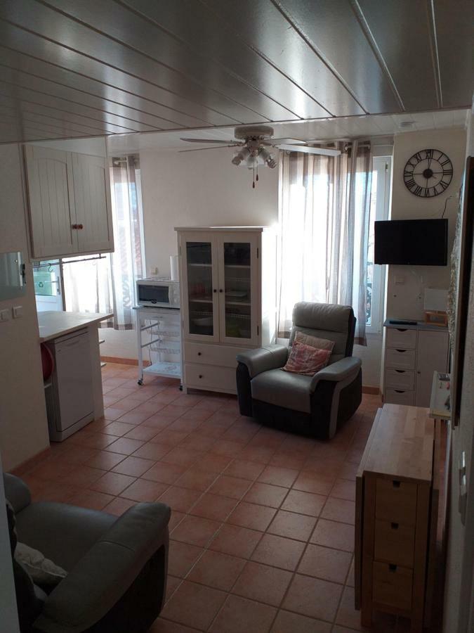 Appartement F2 tout équipé avec terrasse - 66 Salses le Chateau Extérieur photo